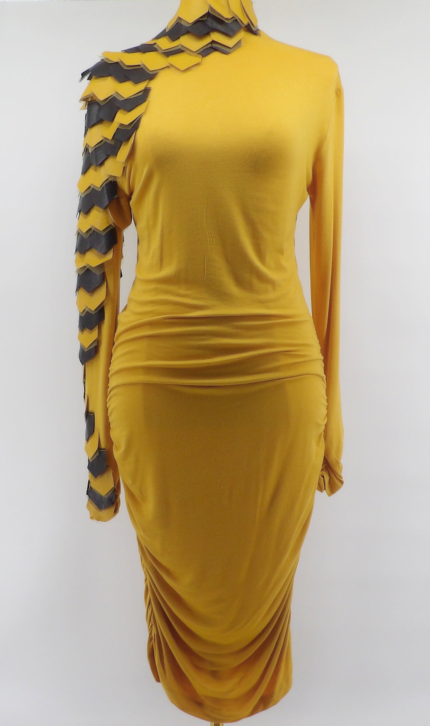 DETAILED SLEEVE RUCHED BODYCON MINI DRESS