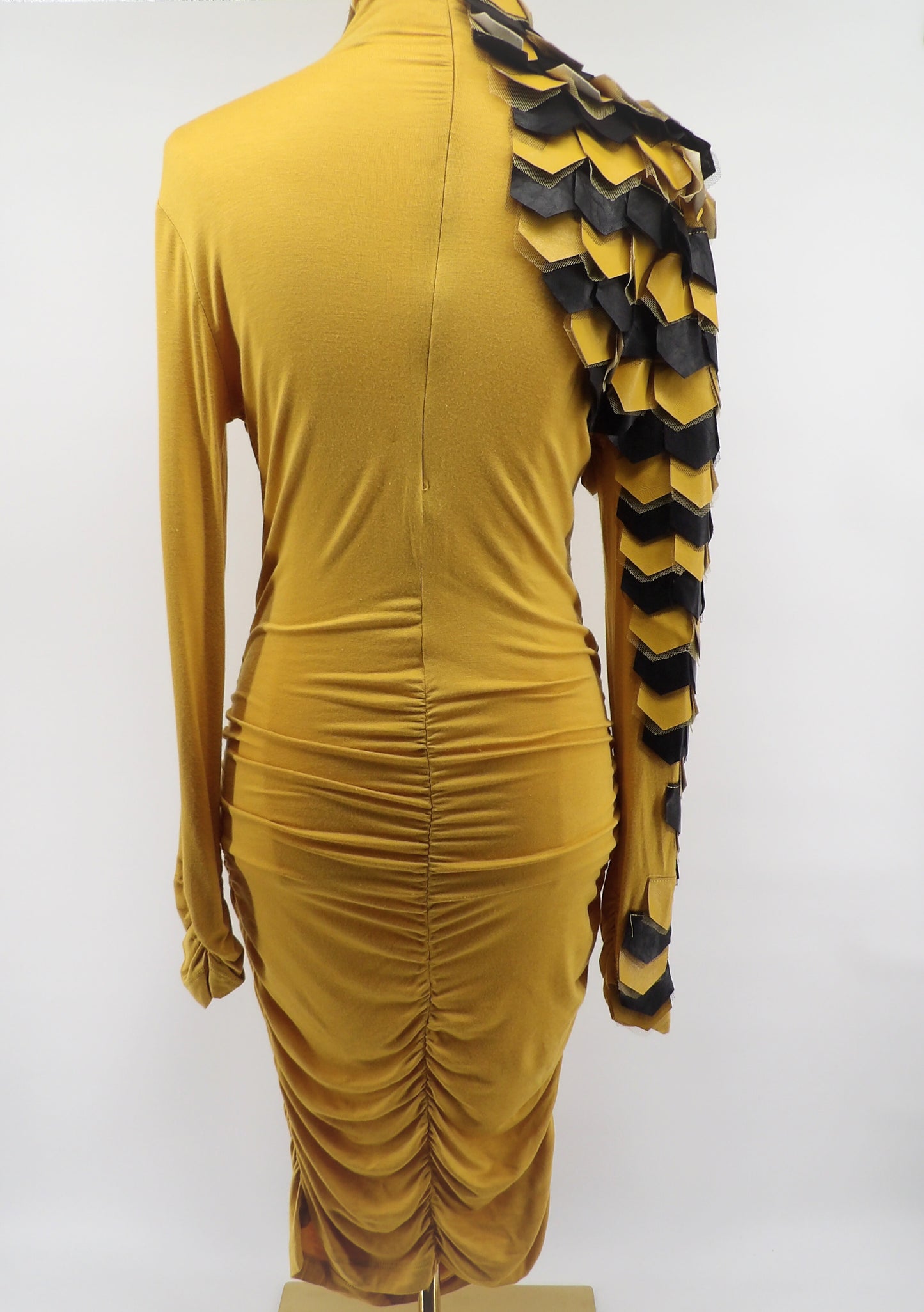 DETAILED SLEEVE RUCHED BODYCON MINI DRESS