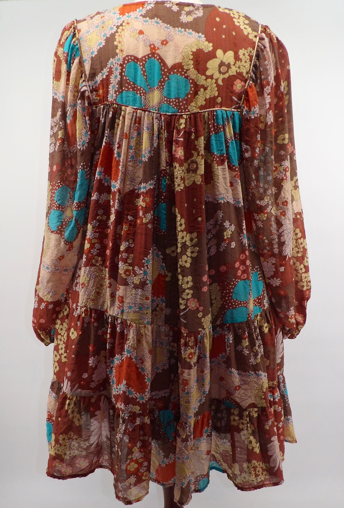 CURVY TIERED MINI DRESS