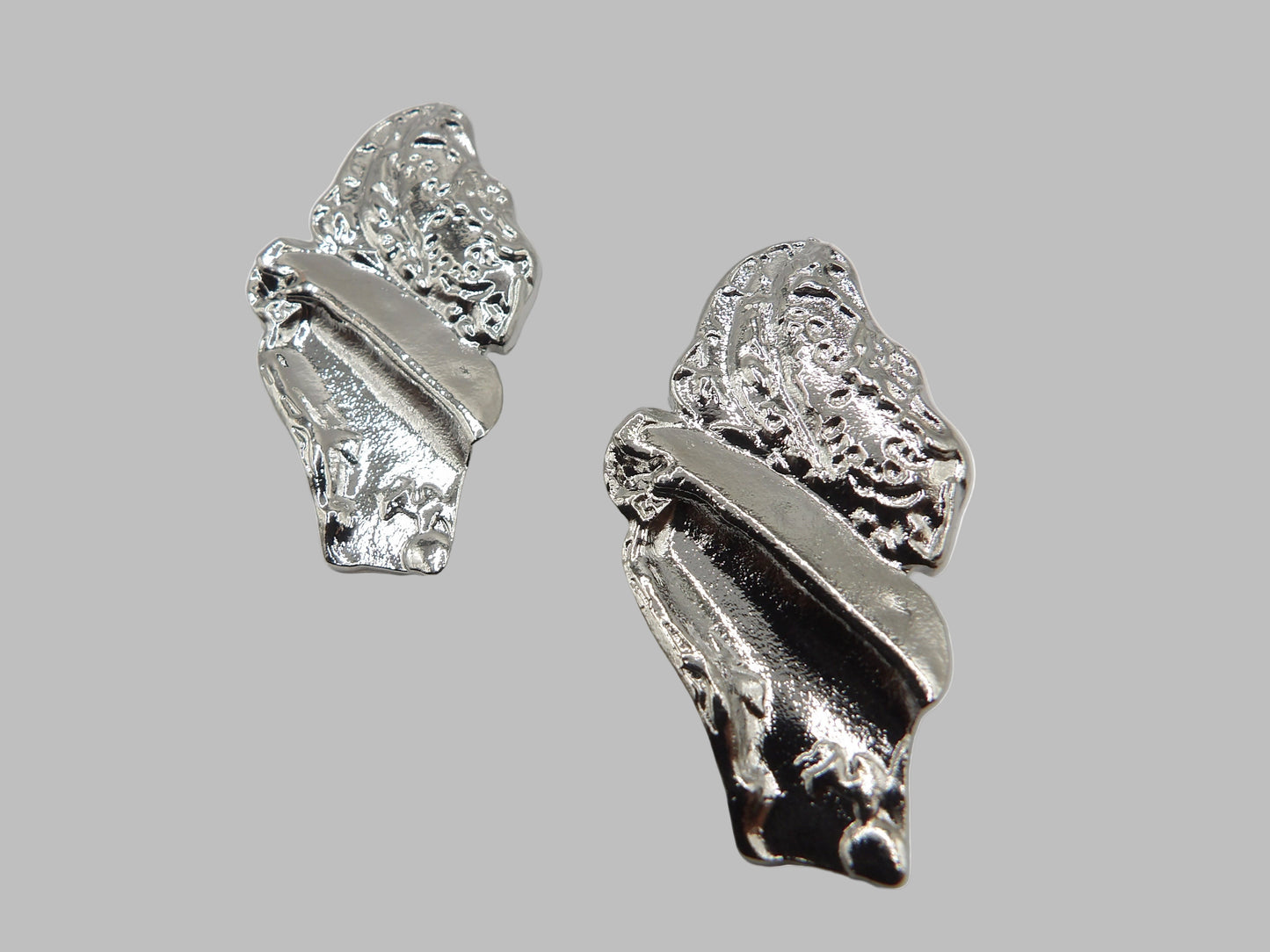 TEXTURED EARRINGS