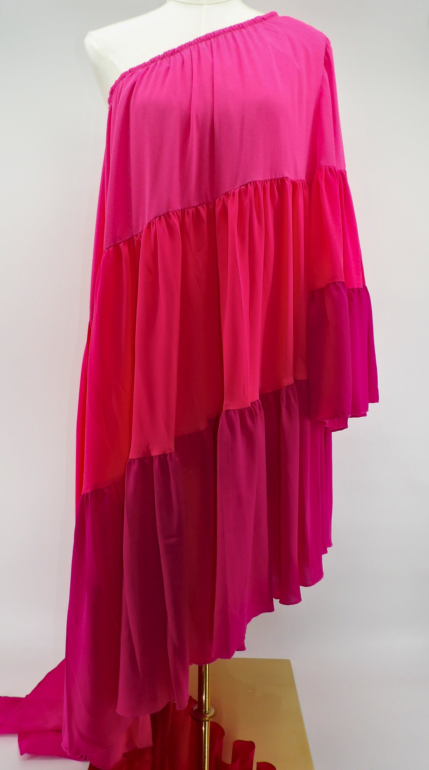 ONE SHOULDER COLORBLOCK TIERED HIGH-LOW MIDI DRESS