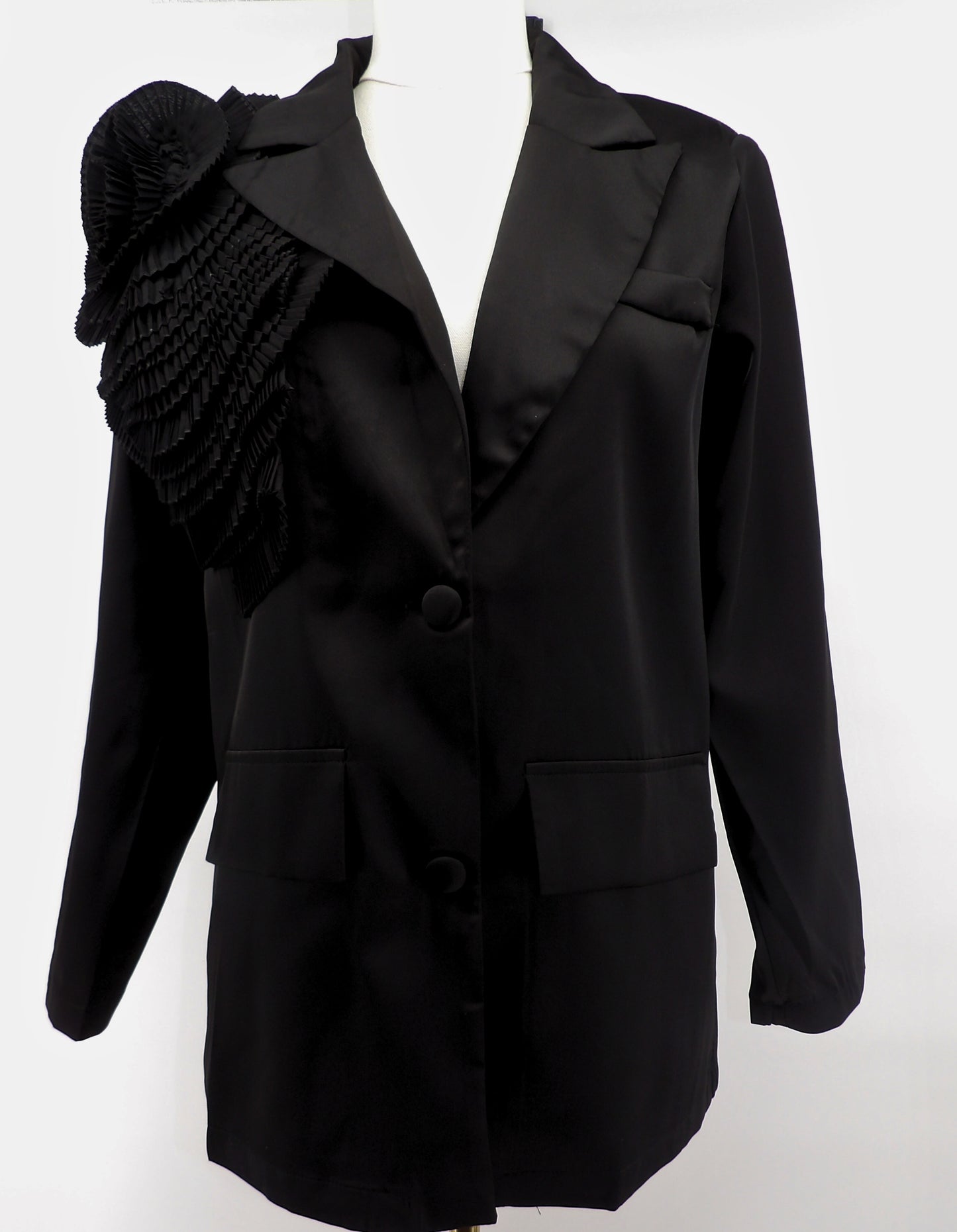 BUTTON CLOSURE FRONT DETAILED SATIN BLAZER